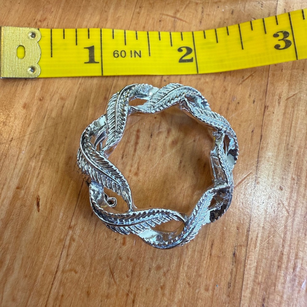 Gerrys Vintage Silver Tone Textured Feather Wreath Brooch Pin Round 1.5 Inch